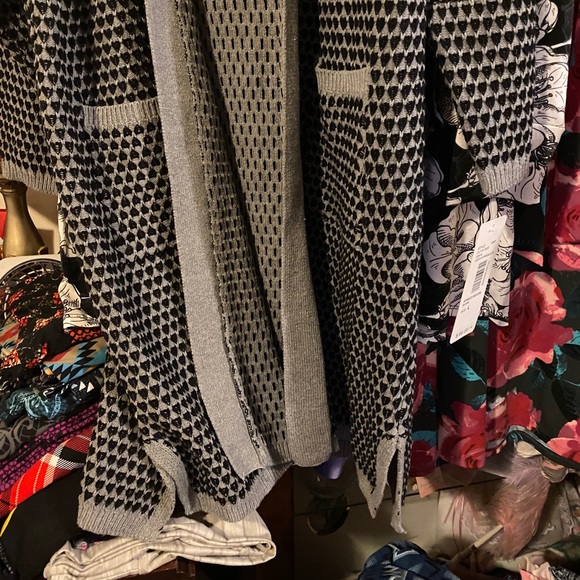 Large long cardigan sweater, black gray, NEW - Picture 2 of 4